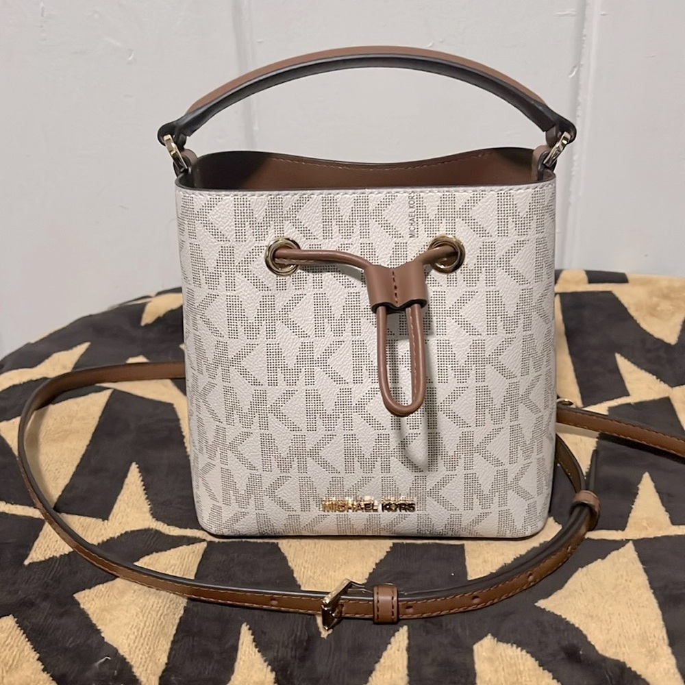 Michael Kors Bucket Bag
